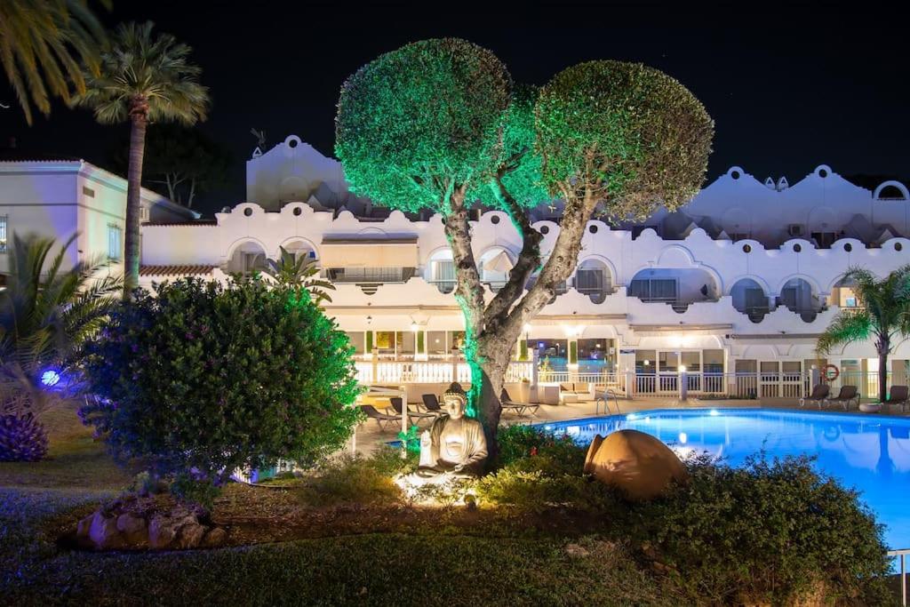 Bazén v ubytovaní CasaDelSol-Marbella-Słońce,piasek,szmaragdowa woda alebo v jeho blízkosti
