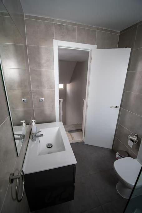 Kúpeľňa v ubytovaní CasaDelSol-Marbella-Słońce,piasek,szmaragdowa woda