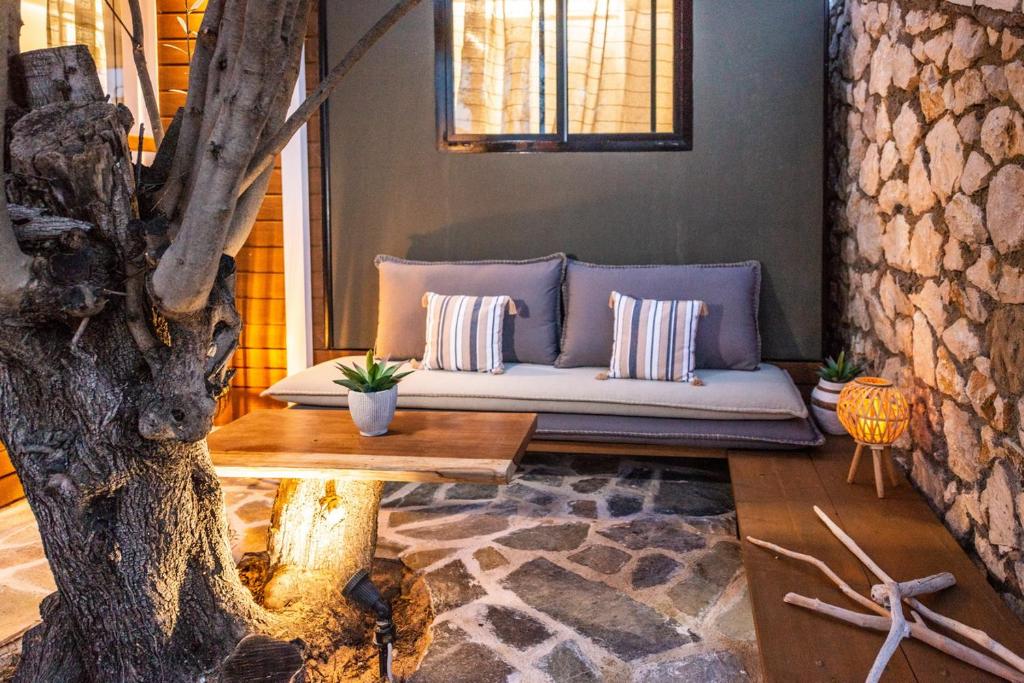 A seating area at Junam Private Beachfront Cabins