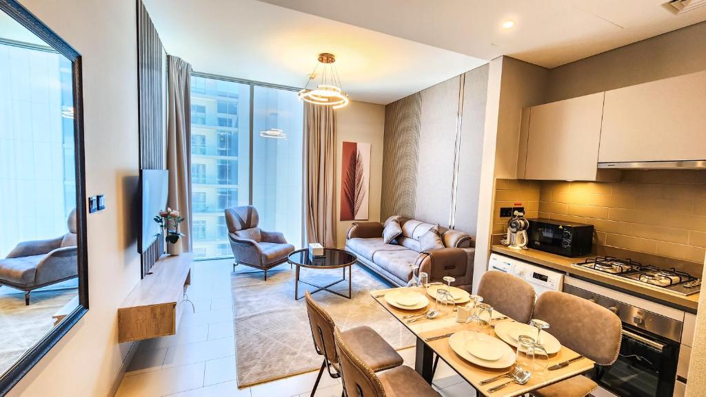 STAY BY LATINEM Luxury 1BR Holiday Home CVR A3001 near Burj Khalifa