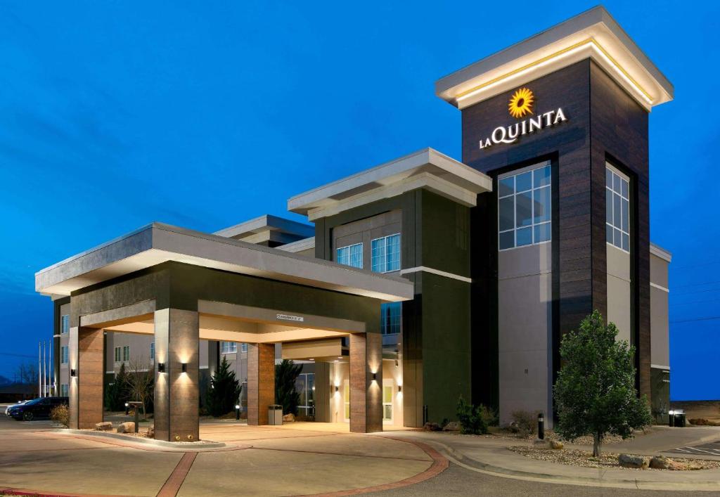 a building with a sign on the front of it at La Quinta by Wyndham Clinton Historic Route 66 in Clinton