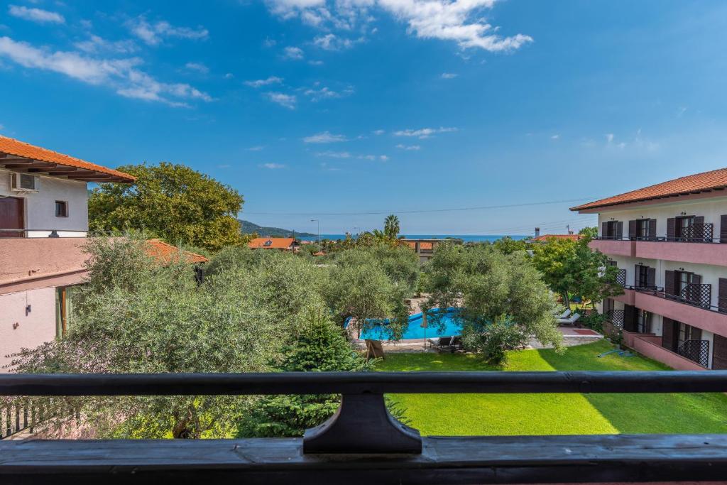 Bazén v ubytování Natasa Hotel nebo v jeho okolí