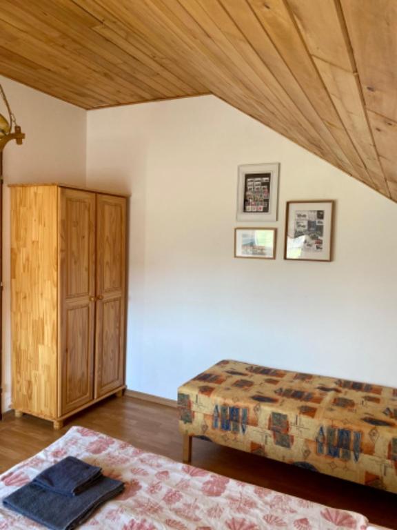 Postel nebo postele na pokoji v ubytování Apartmány u rybníčka