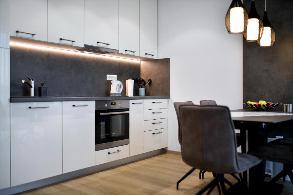 CROWONDER Apartments & Rooms OAZA with heated Swimming Pool and Sauna - Apartamento De Un Dormitorio Con Vistas Al Mar