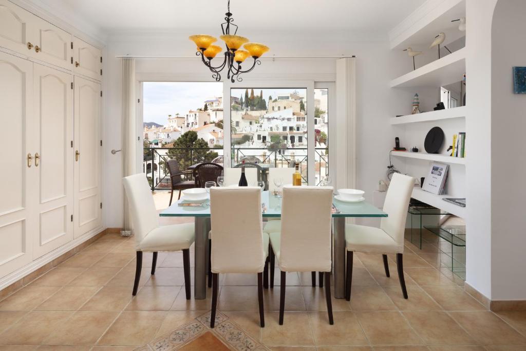 Zdjęcie z galerii obiektu Villa Miramar Burriana Beach 10 pax w mieście Nerja
