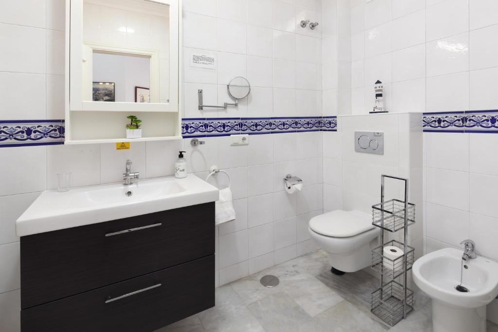 Łazienka w obiekcie Villa Miramar Burriana Beach 10 pax