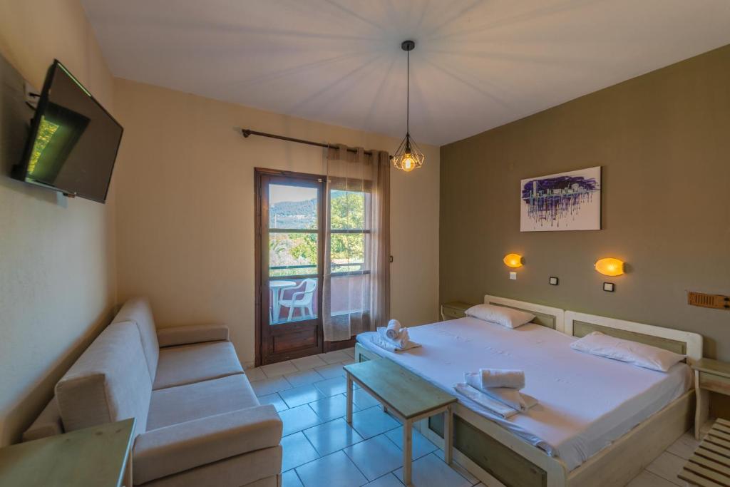 Postel nebo postele na pokoji v ubytování Natasa Hotel