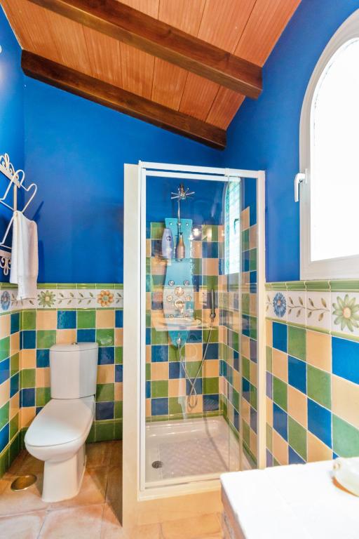 Łazienka w obiekcie Villa estilo mediterránea con Piscina, Jardín, Bbq y Jacuzzi - VILLA BEL AIR REAL