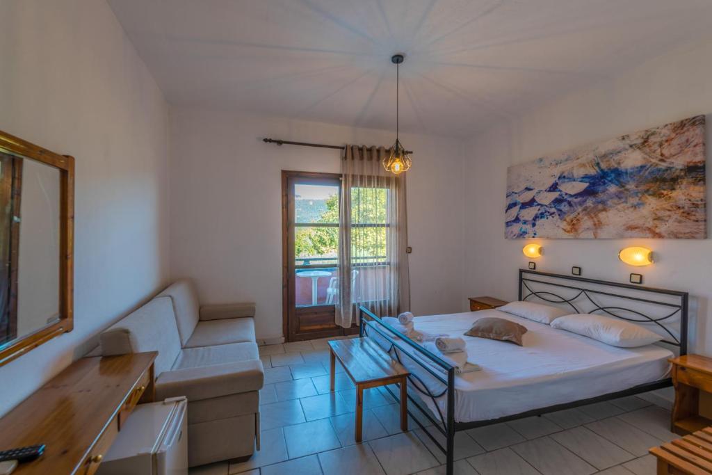 Postel nebo postele na pokoji v ubytování Natasa Hotel
