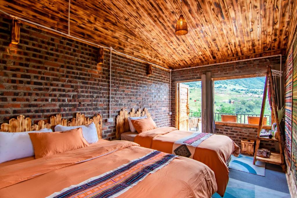Giường trong phòng chung tại Sapa Plum Eco House