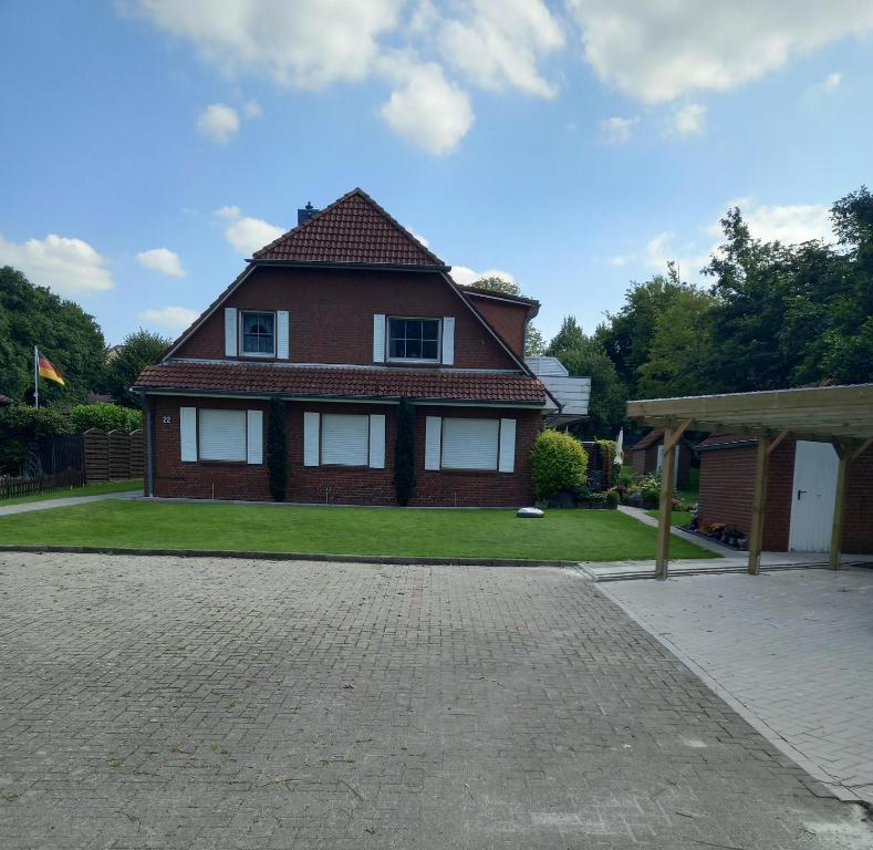 a red brick house with a roof at *Engels - Ferienwohnungen in Visquard