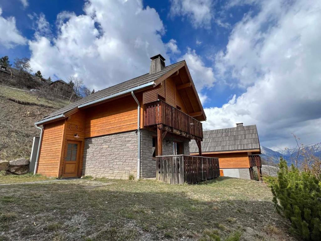 a wooden house with a balcony on the side of it at Chalet Pra-Loup, 4 pièces, 10 personnes - FR-1-165A-62 in Uvernet