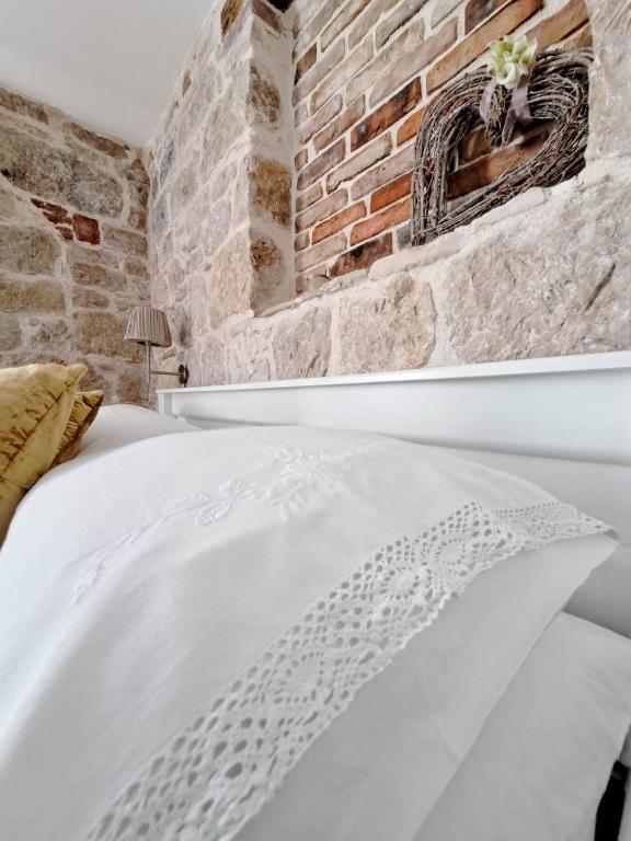 Postel nebo postele na pokoji v ubytování Guest House Kala