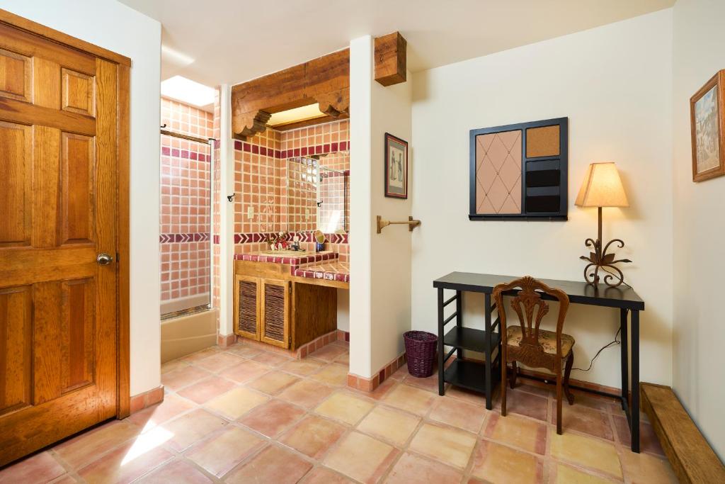 Loba Luna-Come Home To Enchantment - Pièce Quadruple Avec Balcon