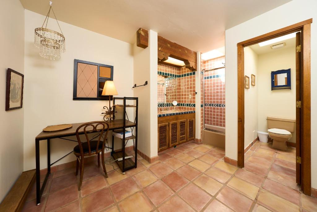 Loba Luna-Come Home To Enchantment - Pièce Quadruple Avec Balcon