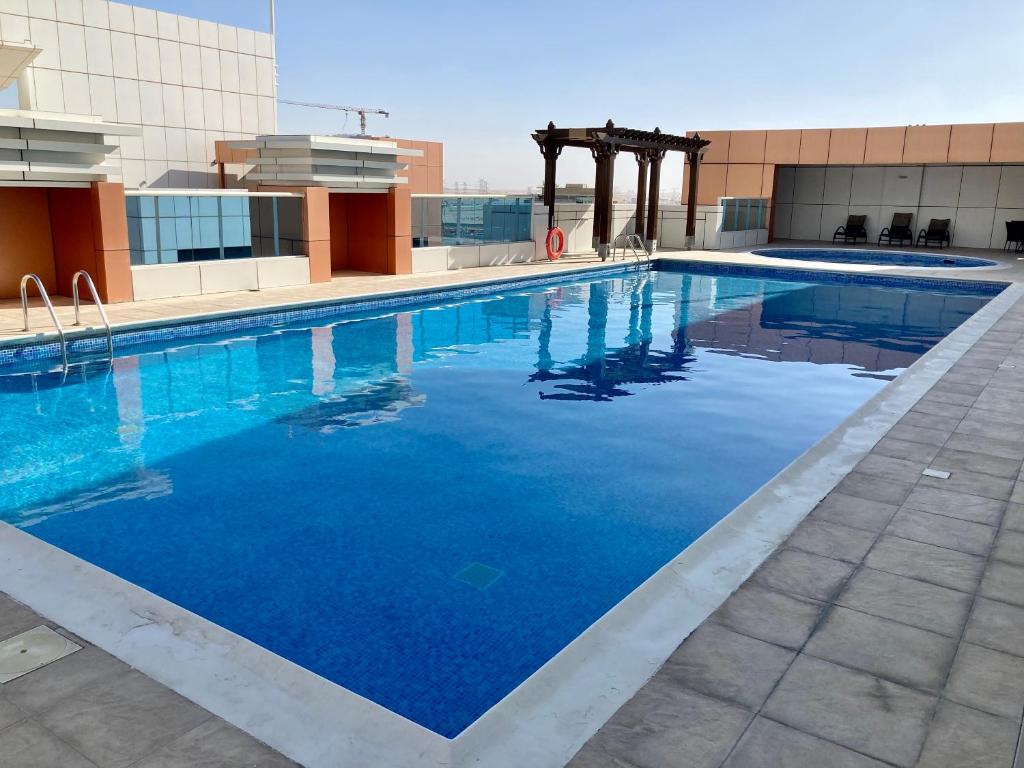 Spacious 1BHK Condo with Pool, Gym, Sauna, Hamaam and more, Dubai