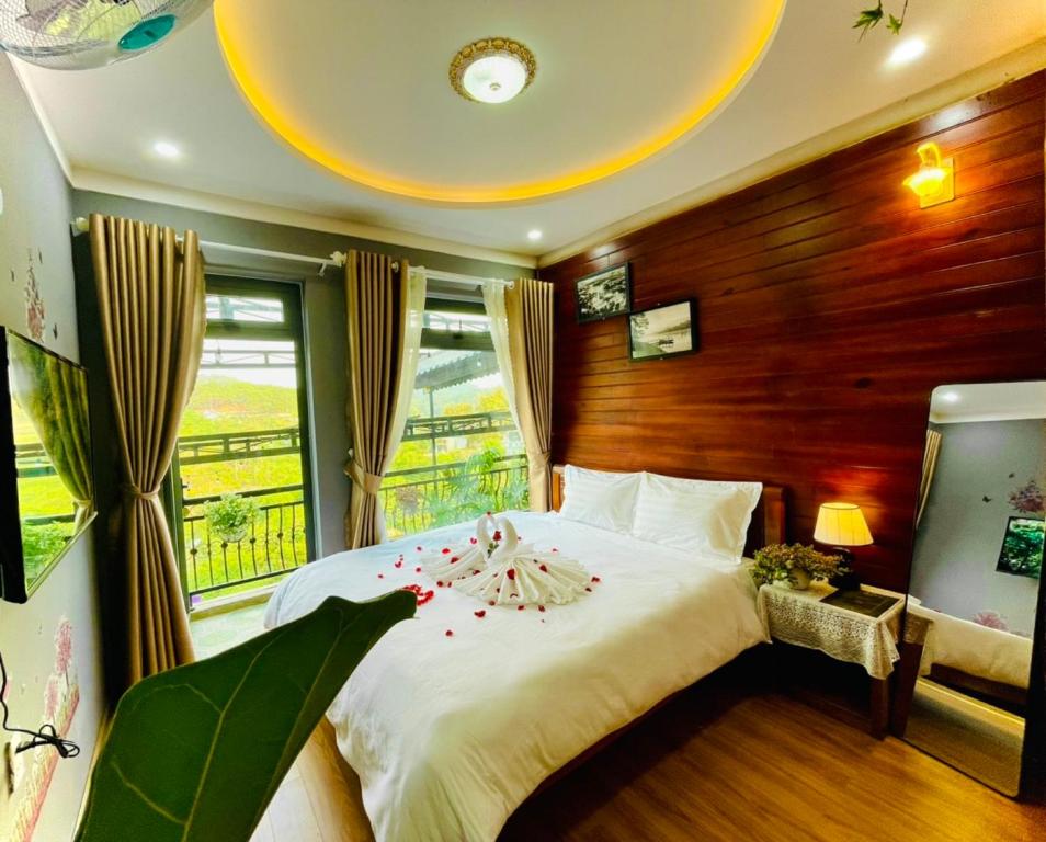 Postel nebo postele na pokoji v ubytování Pine Forest House Dalat