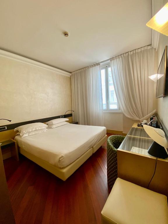 Postel nebo postele na pokoji v ubytování Hotel Sanpi Milano