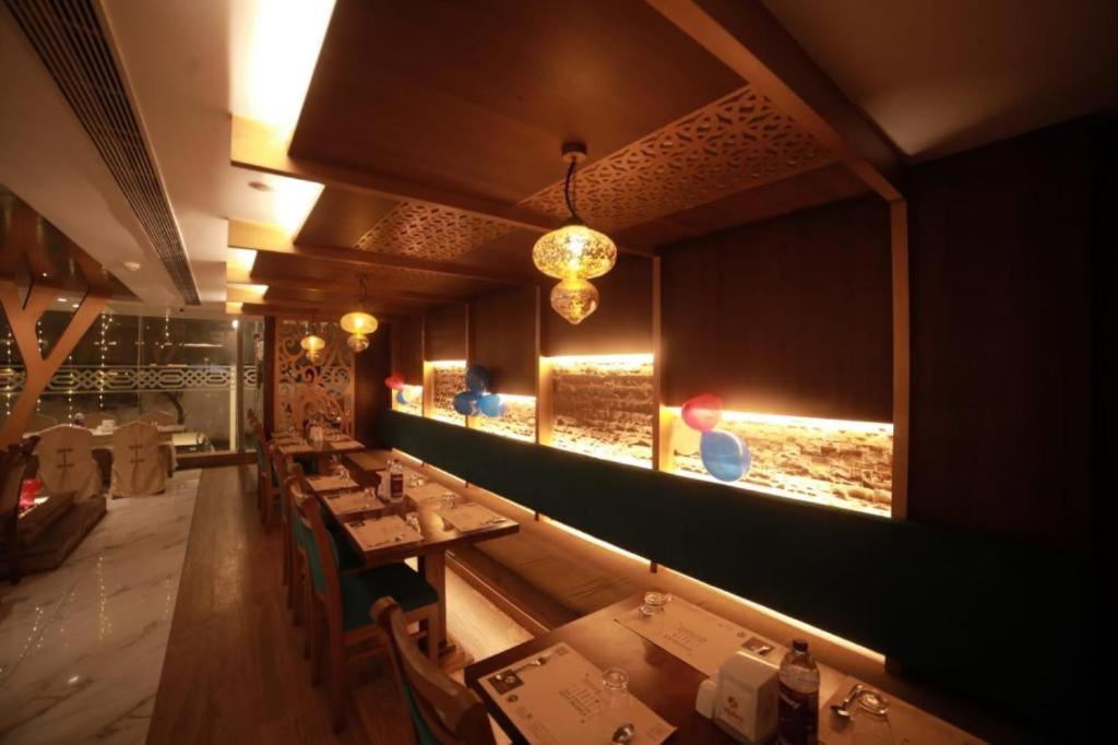 Posezení v ubytování Layalee Grande Hotel Chennai