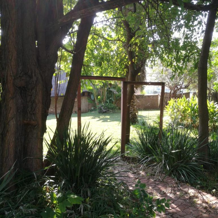Beal Rainbow Nation Cultural Village - Chalet