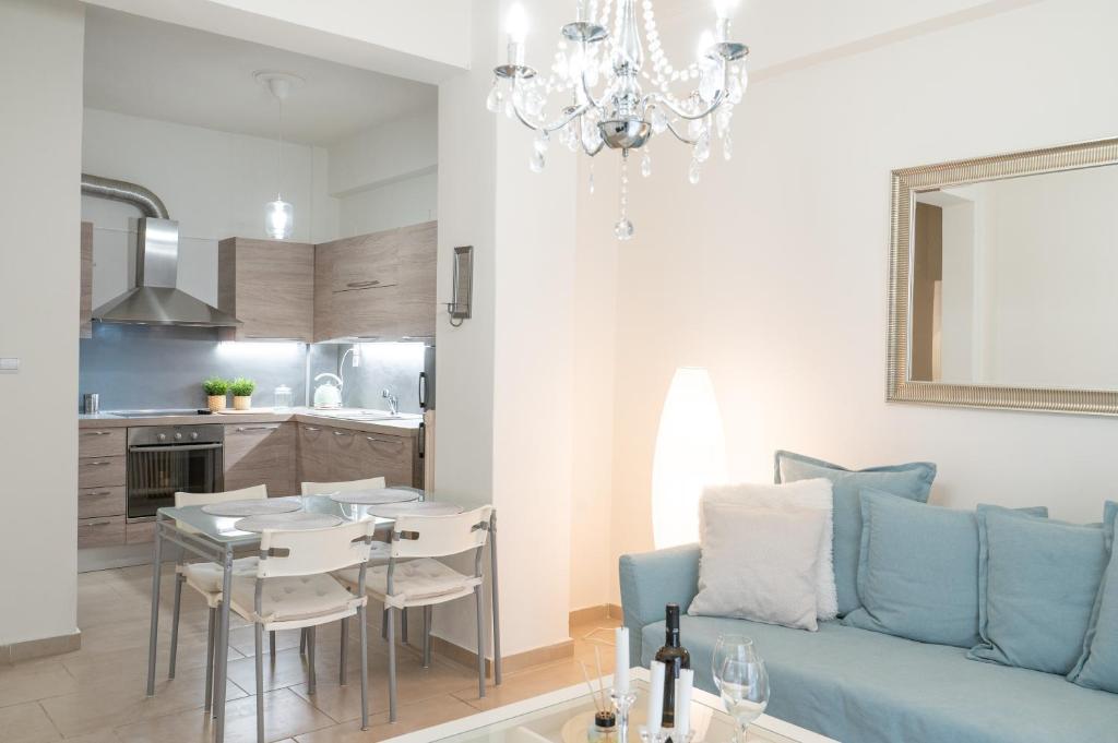 Kuchyň nebo kuchyňský kout v ubytování Amalthia Apartment Piraeus