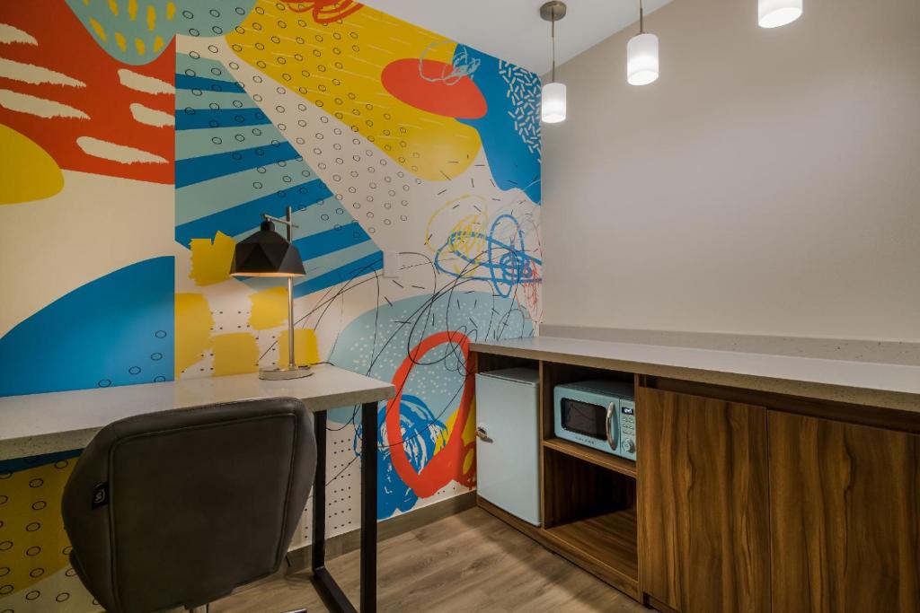 Signature Inn Houston Galleria - King Suite
