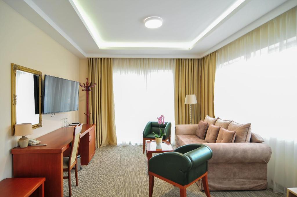 TV i/ili multimedijalni sistem u objektu Hotel Montenegrino