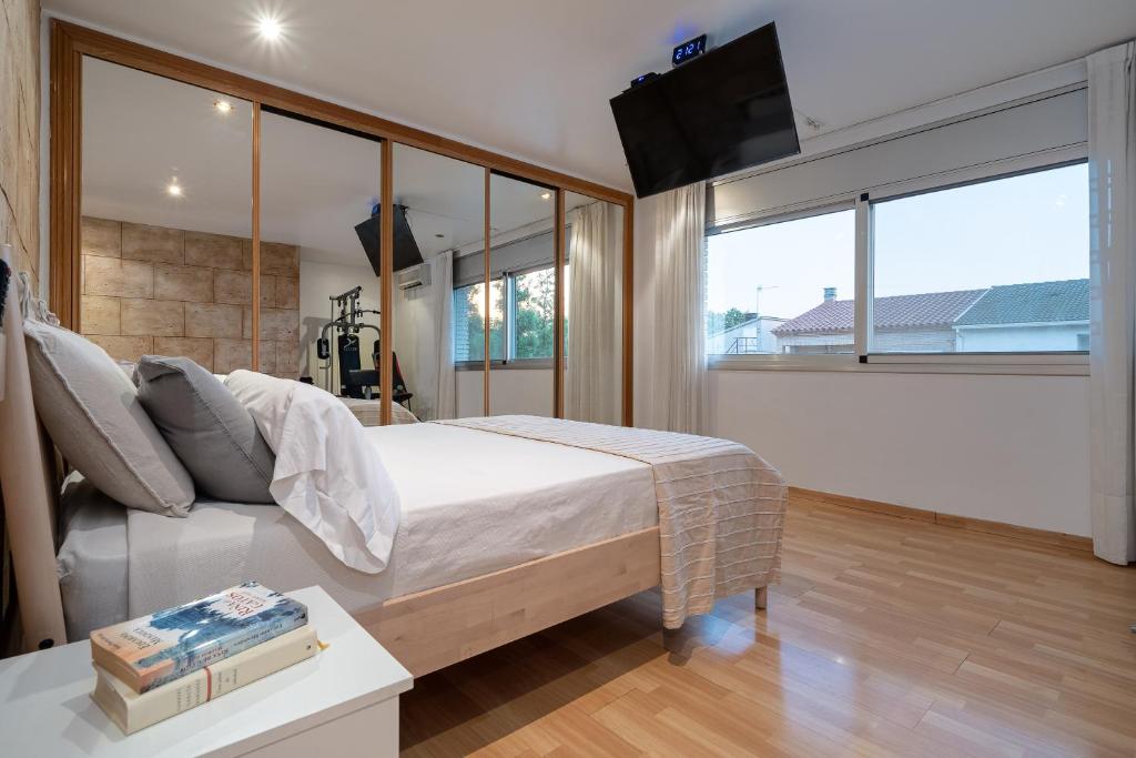 Postel nebo postele na pokoji v ubytování Villa Luxury Rock Tirri