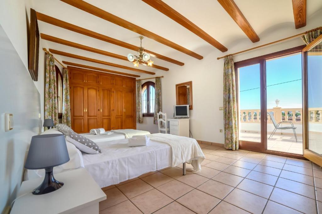 Postel nebo postele na pokoji v ubytování Villa Fuster - PlusHolidays