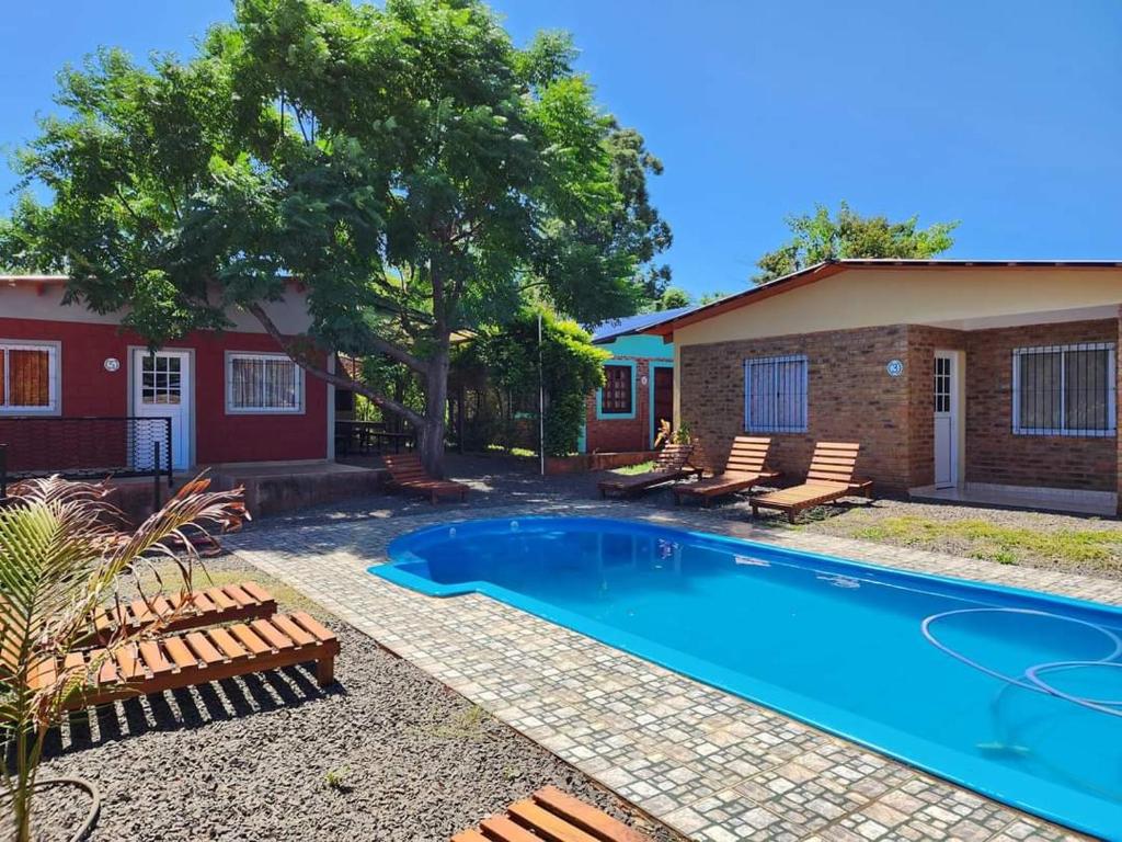 a swimming pool in front of a house at RESIDENCIAL LOS ANDES in Jardín América