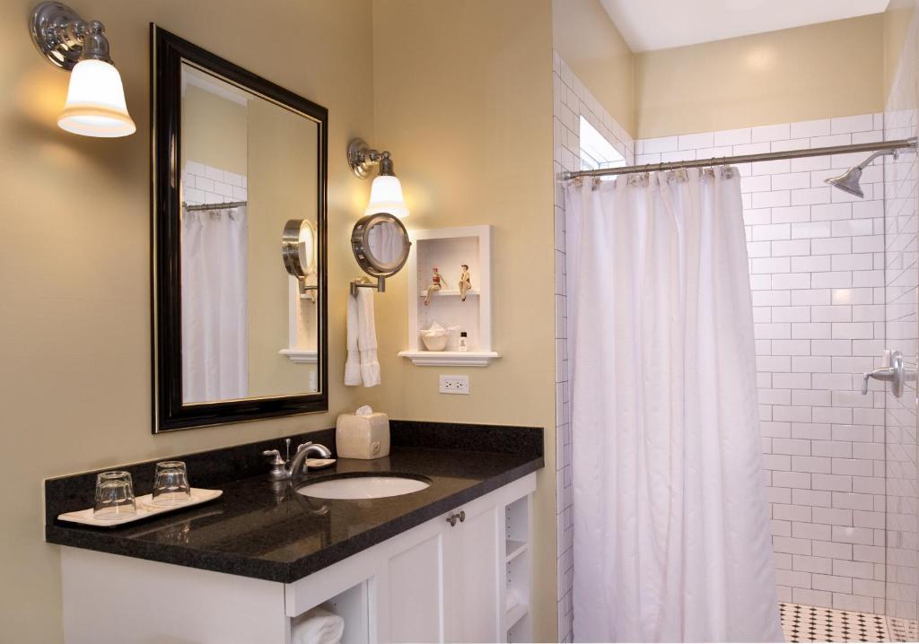 1906 Lodge - King Room With Spa Bath