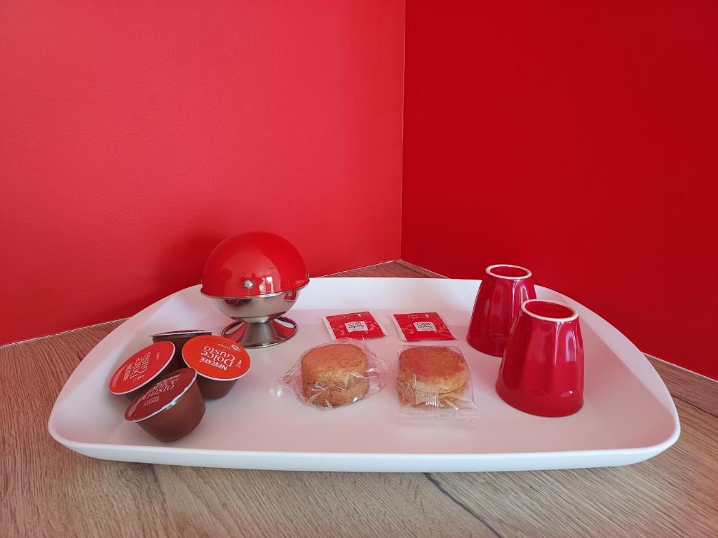 a tray with food on a red wall at La Clé du Chesnot in Saint-Quentin-sur-le-Homme