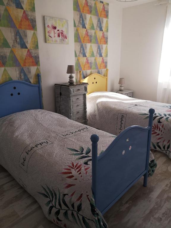 Fotografia z galérie ubytovania Un gîte entièrement rénové à la campagne v destinácii Pern