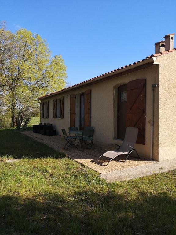 Fotografia z galérie ubytovania Un gîte entièrement rénové à la campagne v destinácii Pern