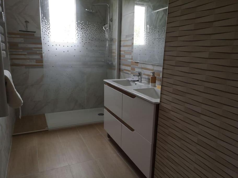 Fotografia z galérie ubytovania Un gîte entièrement rénové à la campagne v destinácii Pern
