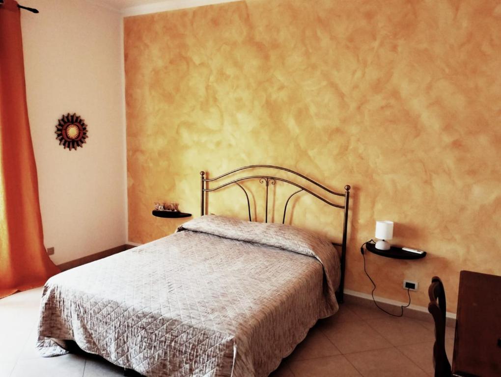 サン・ヴィート・ロ・カーポにあるGranello di Sabbiaのベッドルーム1室(ベッド1台付)