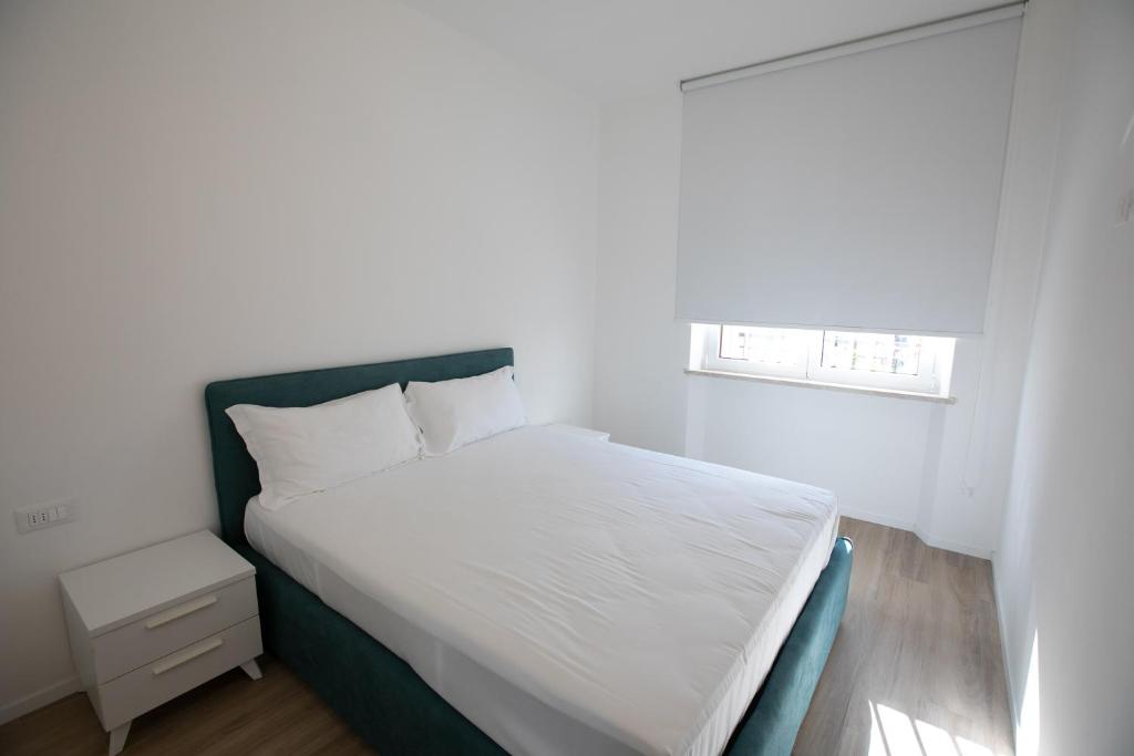 A bed or beds in a room at D Suite Fronte Mare