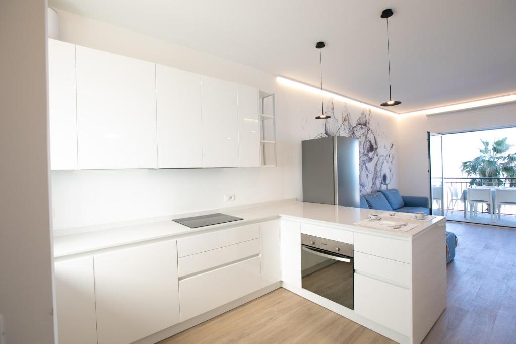 A kitchen or kitchenette at D Suite Fronte Mare