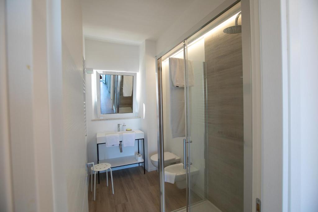 A bathroom at D Suite Fronte Mare