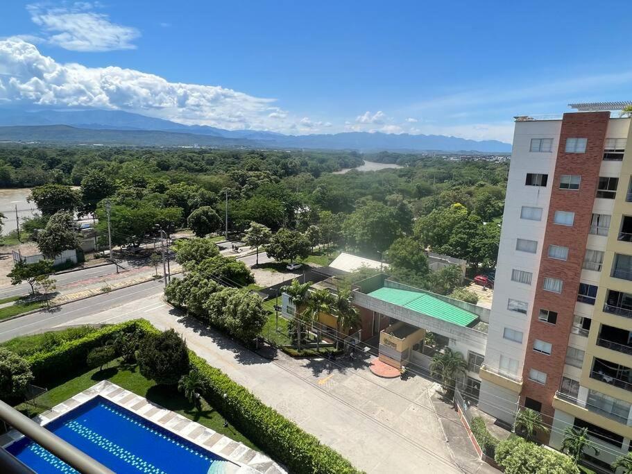 an aerial view of a building and a swimming pool at Fresco, cómodo y Amplio! in Neiva
