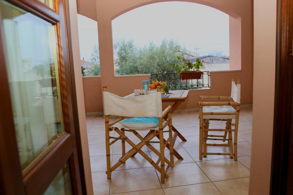 a dining room with a table and chairs and a window at B&B Tre in Oristano