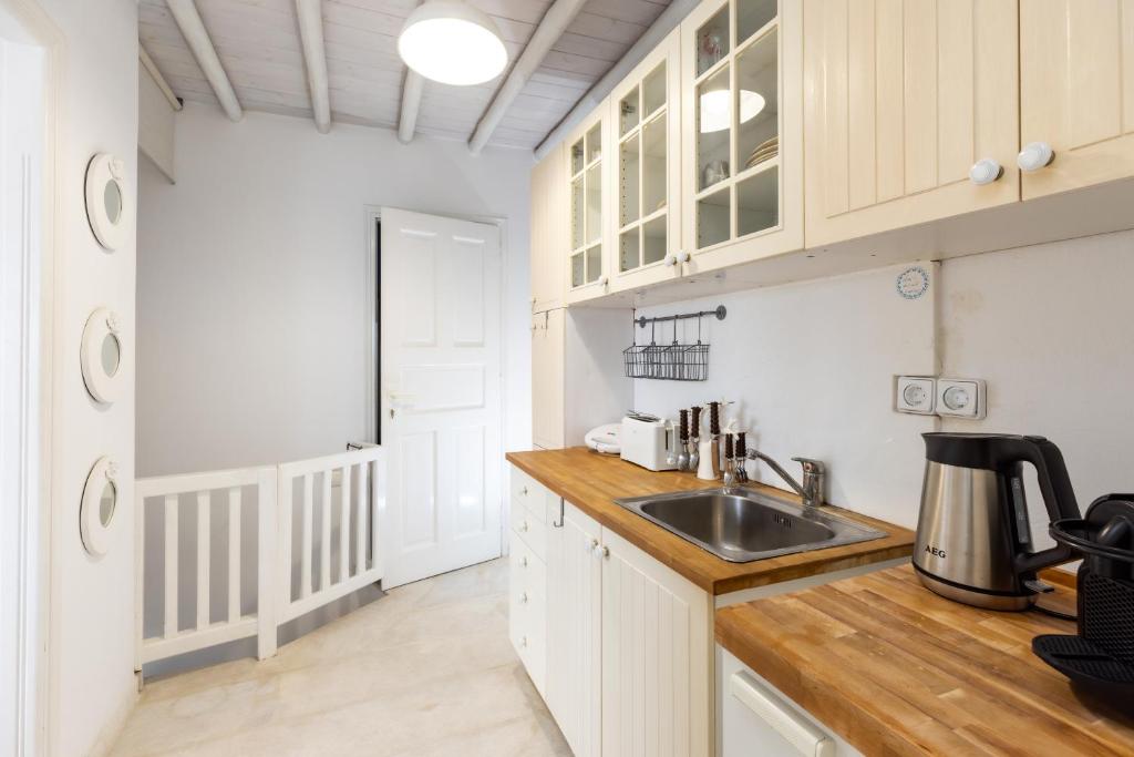 Kuchyň nebo kuchyňský kout v ubytování Mykonos Psarou Place