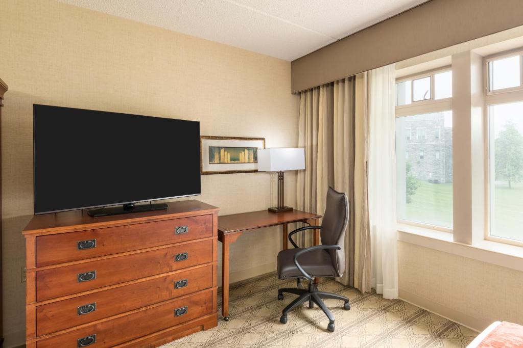 The Inn at Virginia Tech - On Campus - Roi De Luxe Accessible