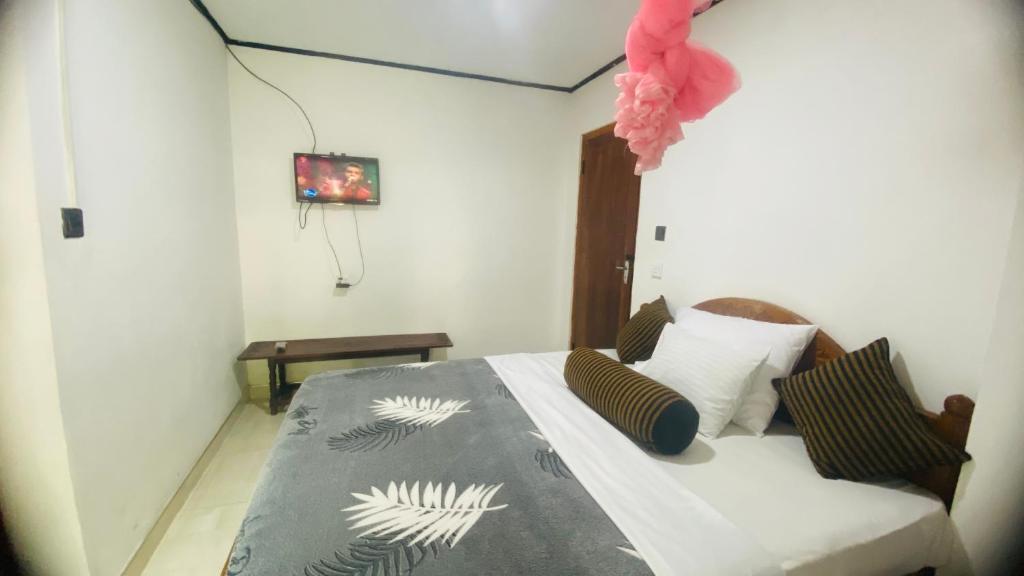 Postel nebo postele na pokoji v ubytování Blossom Inn