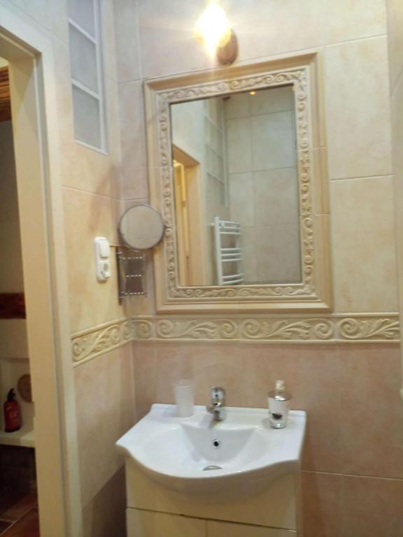 Kúpeľňa v ubytovaní Rustic apartman in the Jewish Quarter