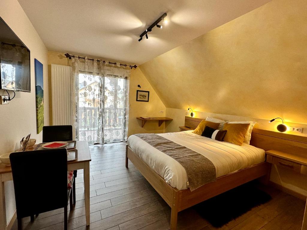 Postel nebo postele na pokoji v ubytování Les Chambres Du Vignoble