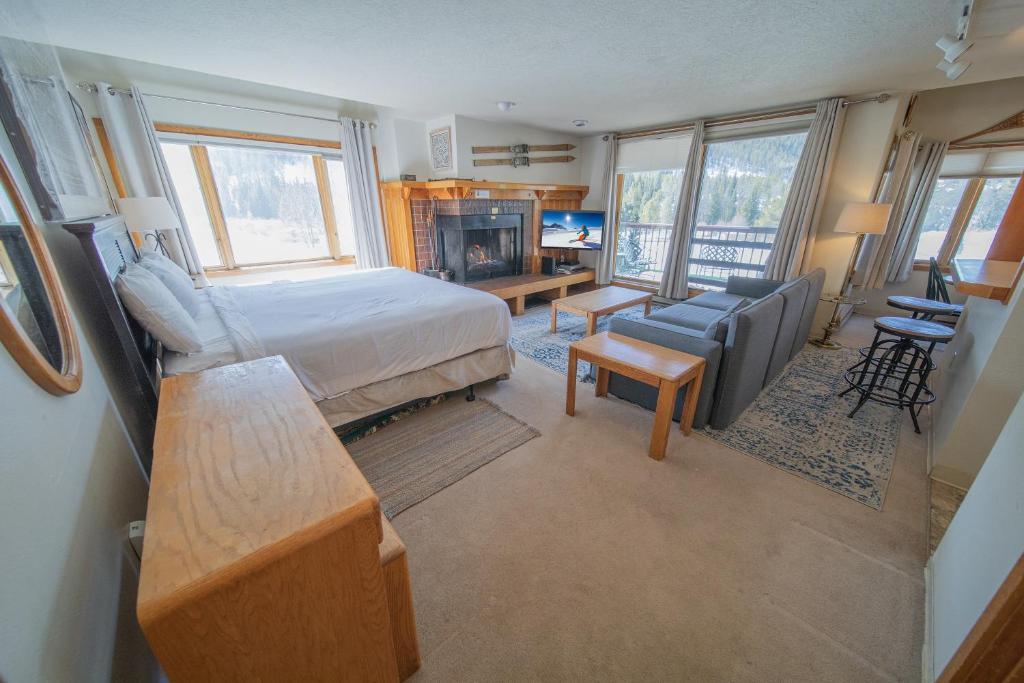 a bedroom with a bed and a living room at Lenawee 1728 in Keystone
