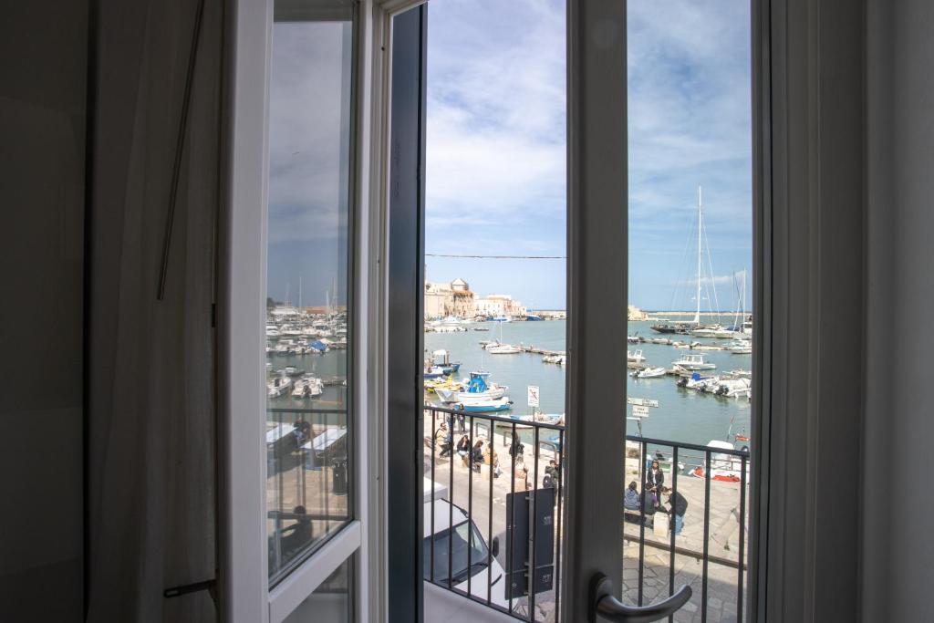 Maison Bleu Porto Trani
