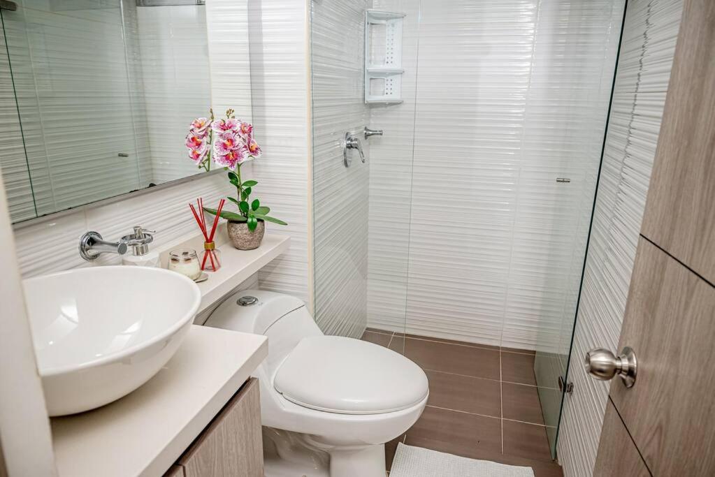 Koupelna v ubytování Marquis Enclave, Condo With Pool Access and More