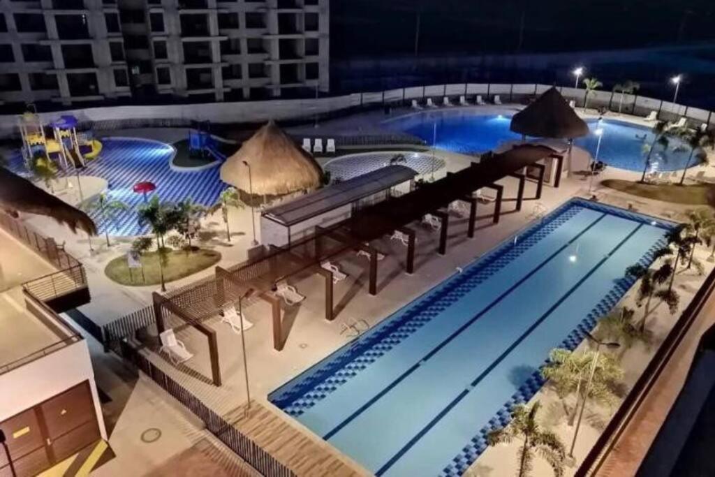 Bazén v ubytování Marquis Enclave, Condo With Pool Access and More nebo v jeho okolí